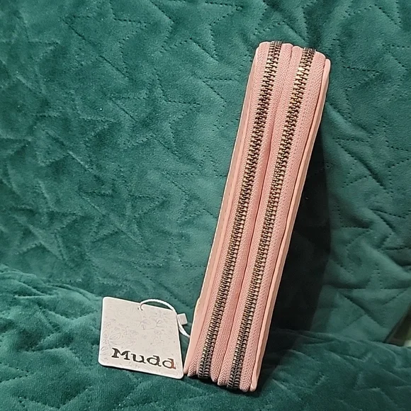 Mudd Mudd...purse👛 very elegant hands with double cream color zipper... - Picture 3 of 12